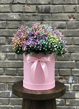 Цветочная композиция из Гипсофила и Розы в шляпной коробке в Ивангороде
