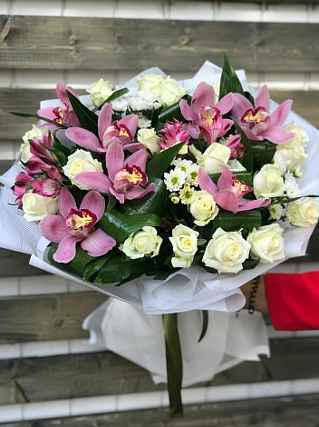 Букет цветов из: Розы и Хризантемы в Ивангороде