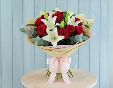 Букет цветов из:  Лилии и Розы в Ивангороде