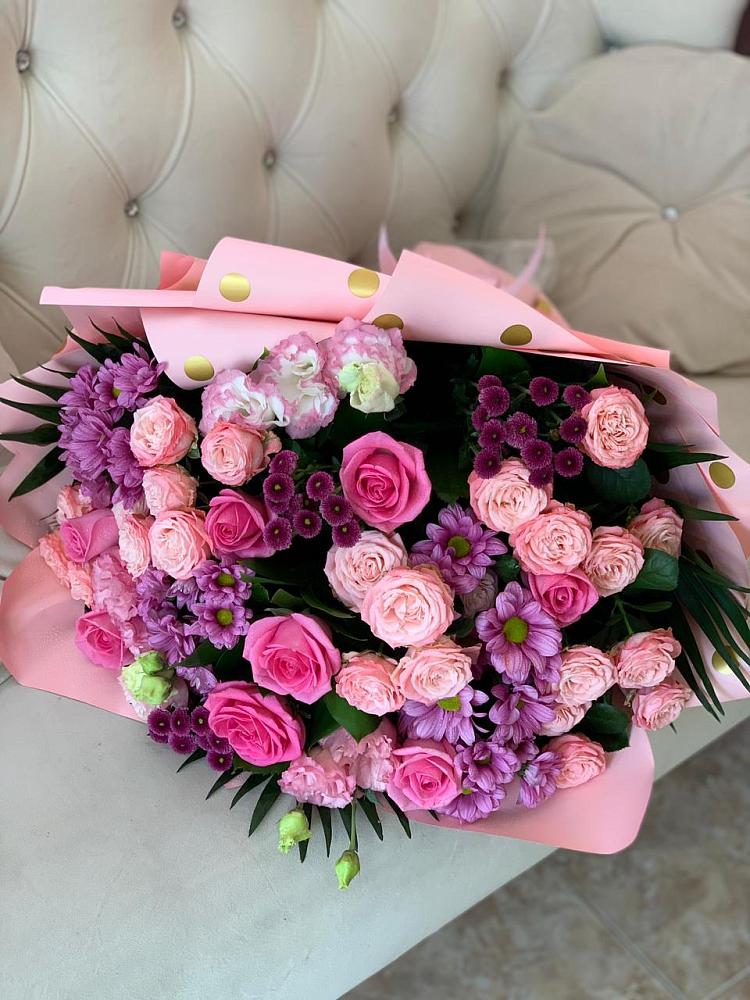 Букет цветов из: Хризантемы, Розы и Лизиантусы в Ивангороде