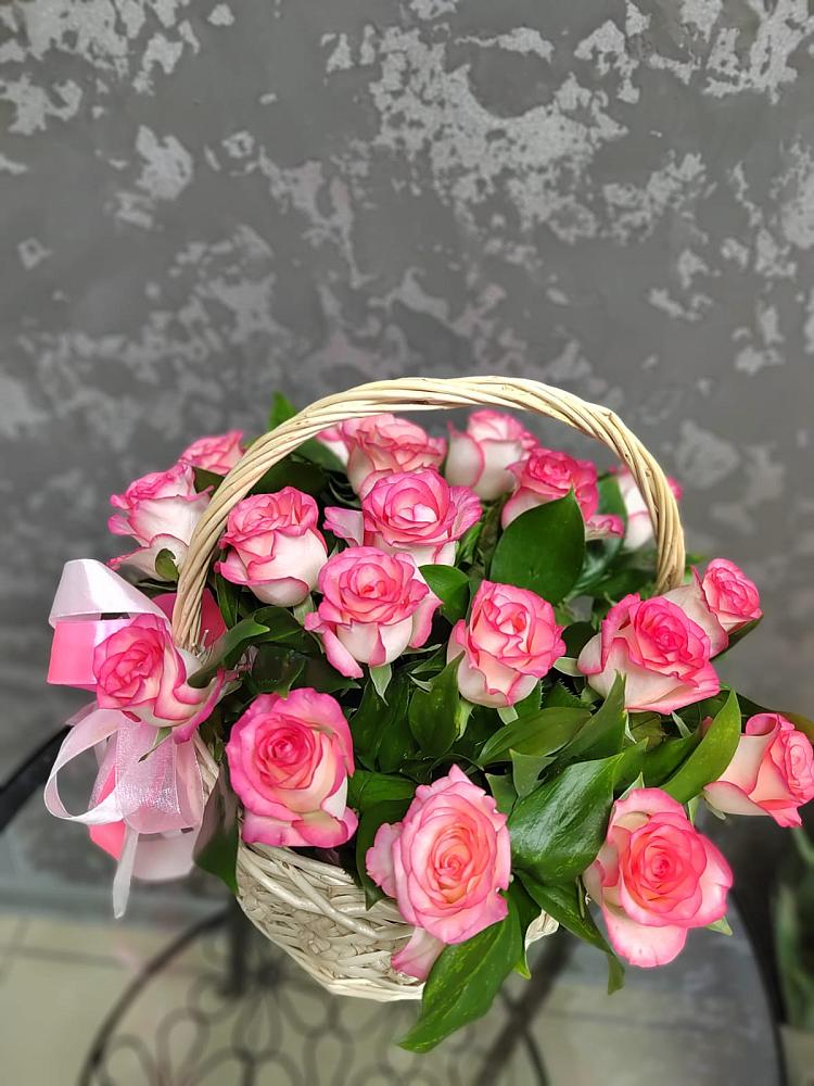 Цветочная композиция из Розы в корзине в Ивангороде