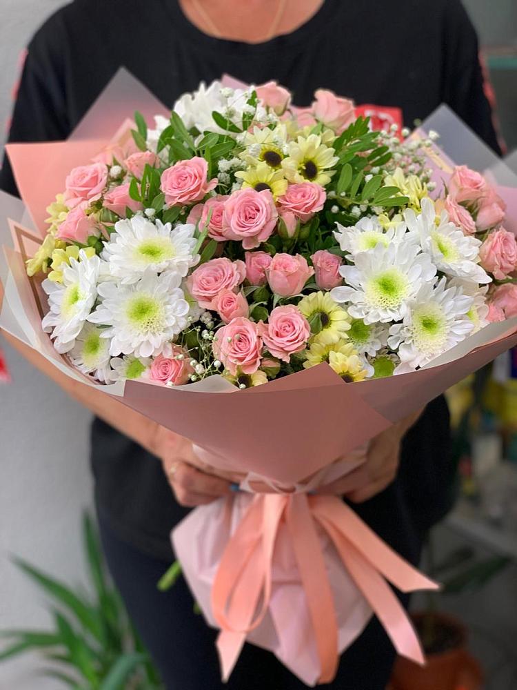 Букет цветов из: Розы и Хризантемы в Ивангороде