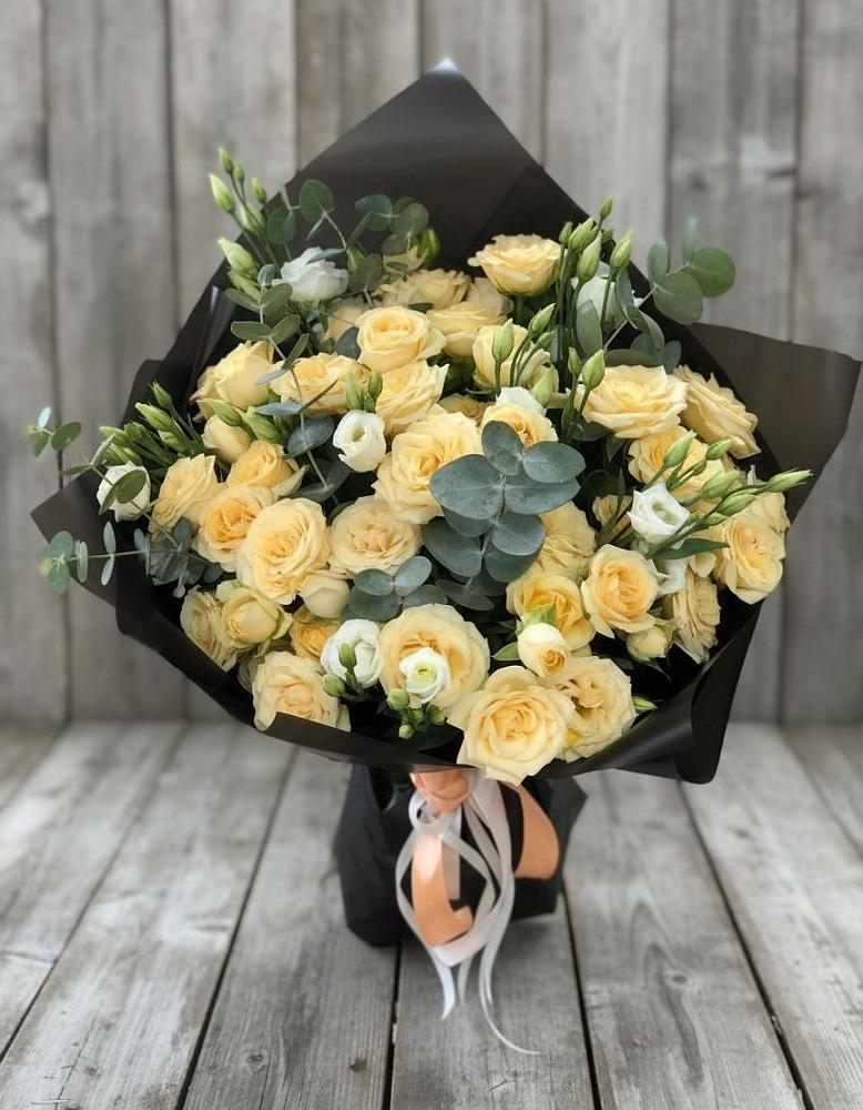 Букет цветов из: Розы и Лизиантусы в Ивангороде