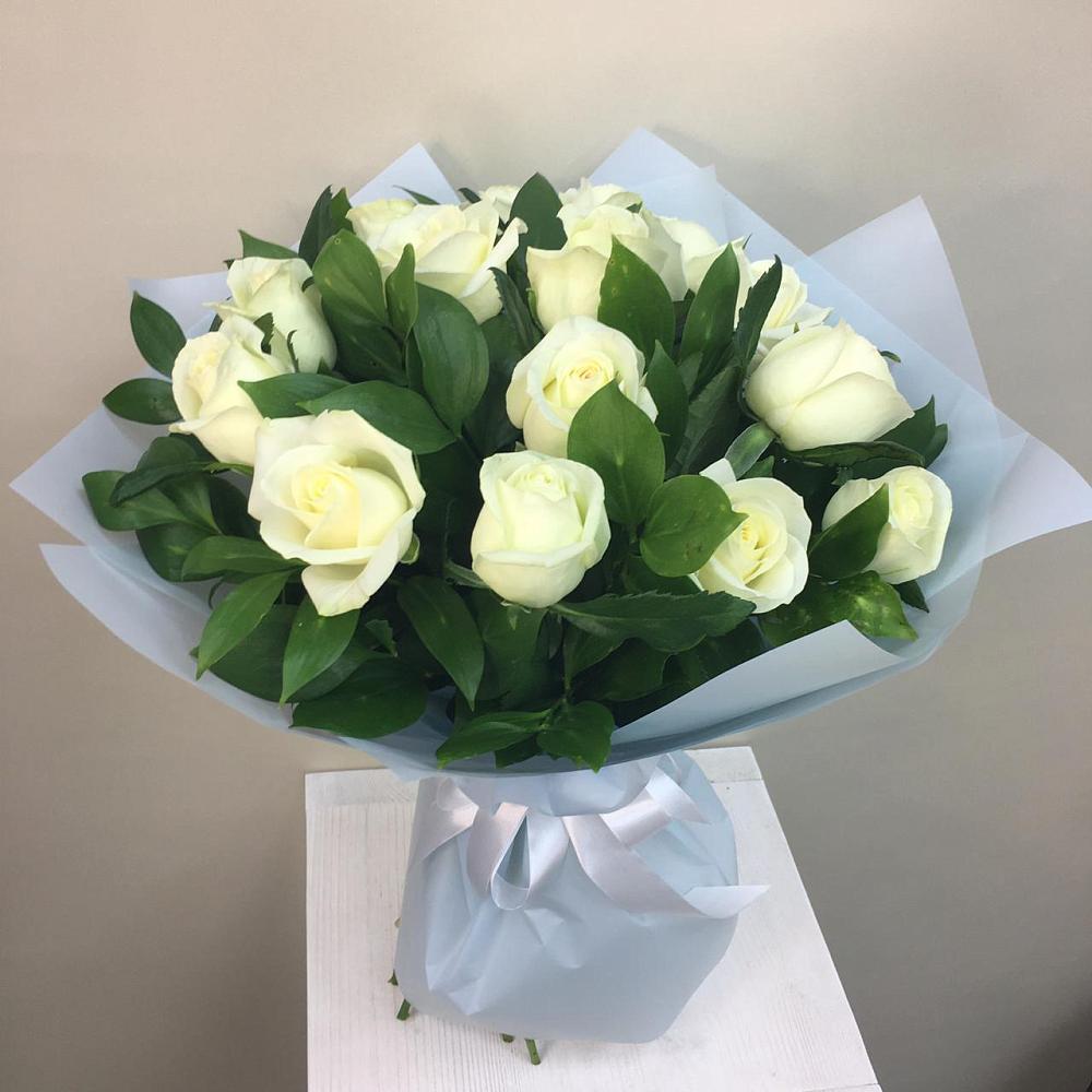 Букет 15 Белых роз Проуд в Ивангороде