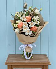 Букет цветов из:  Альстромерии, Лизиантусы, Розы и Хризантемы #REPLACE_PRED# Ивангороде