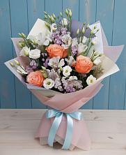 Букет цветов из:  Лизиантусы, Розы, Альстромерии и Гипсофила в Ивангороде