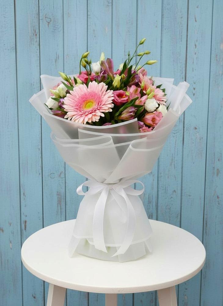 Букет цветов из: Герберы, Альстромерии и Лизиантусы в Ивангороде