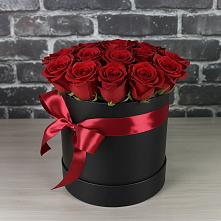 Цветочная композиция из Розы в шляпной коробке в Ивангороде