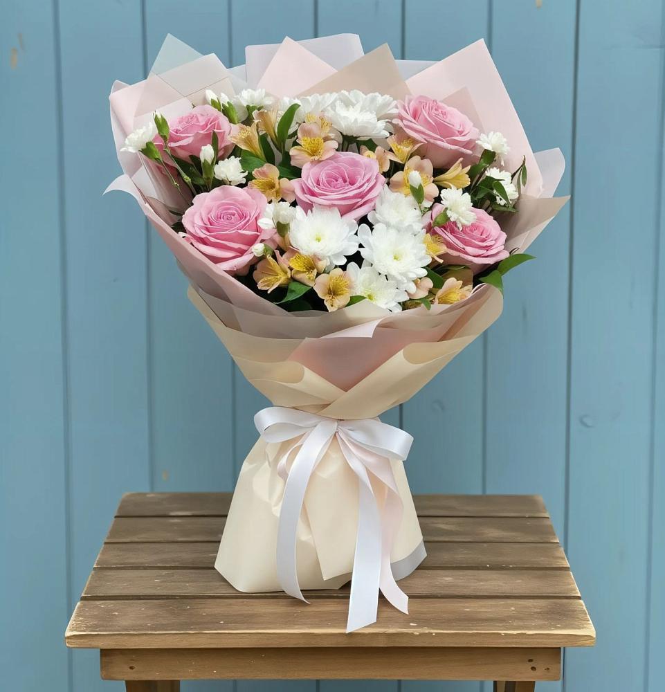 Букет цветов из: Гвоздики, Орхидеи и Розы в Ивангороде