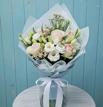 Букет цветов из:  Розы и Лизиантусы в Ивангороде