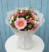 Букет цветов из:  Герберы, Альстромерии и Лизиантусы #REPLACE_PRED# Ивангороде