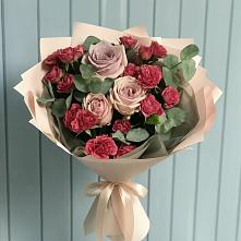 Букет цветов из:  Гвоздики и Розы в Ивангороде