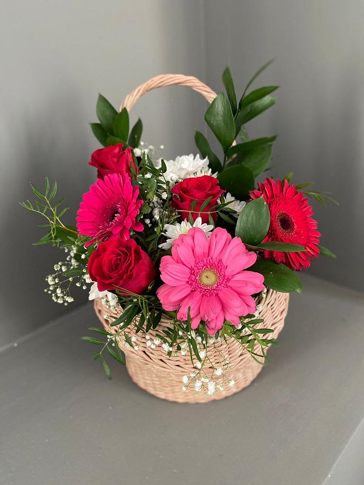 Цветочная композиция из Розы, Хризантемы и Герберы в корзине в Ивангороде