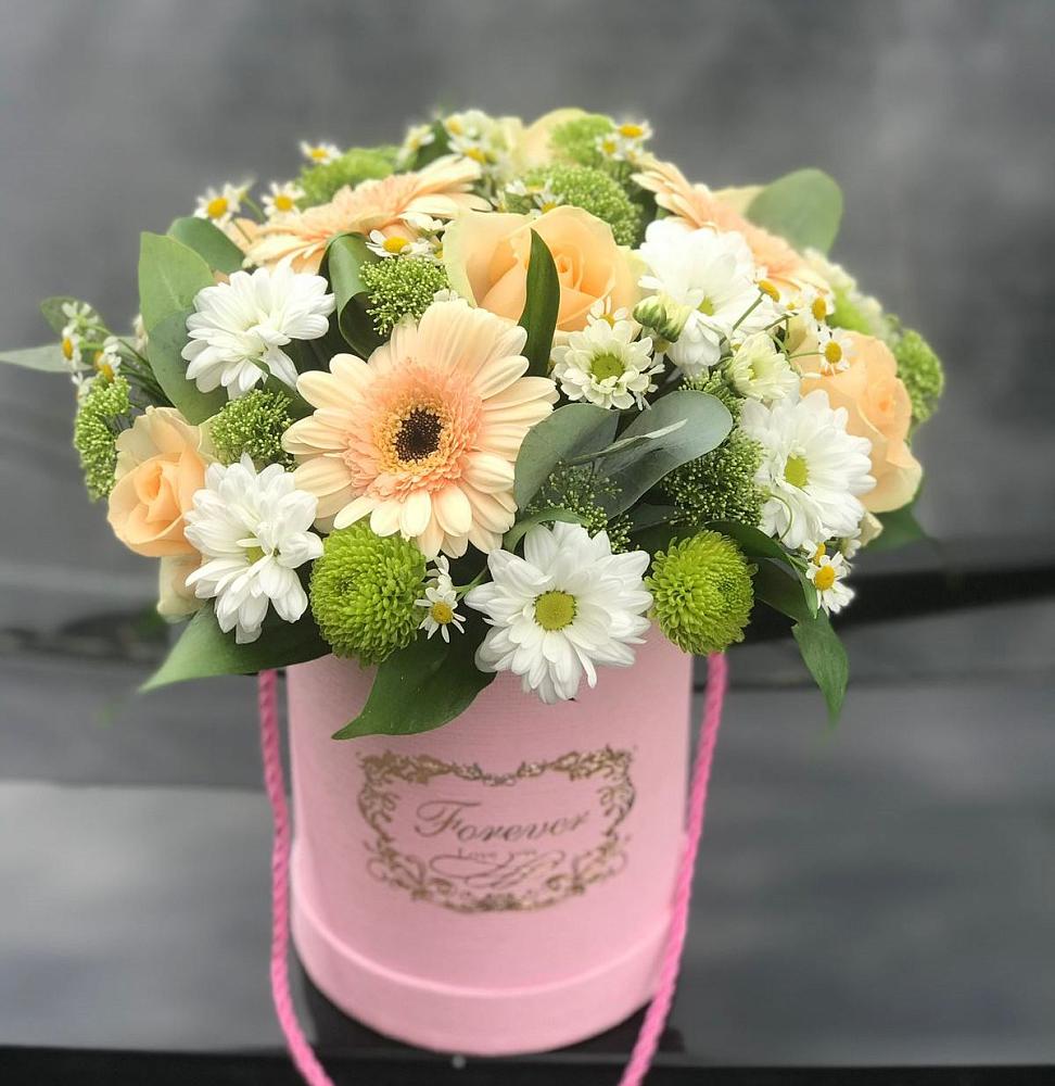 Цветочная композиция из Розы, Герберы и Хризантемы в шляпной коробке в Ивангороде