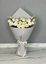 Букет цветов из:  Розы и Лизиантусы в Ивангороде